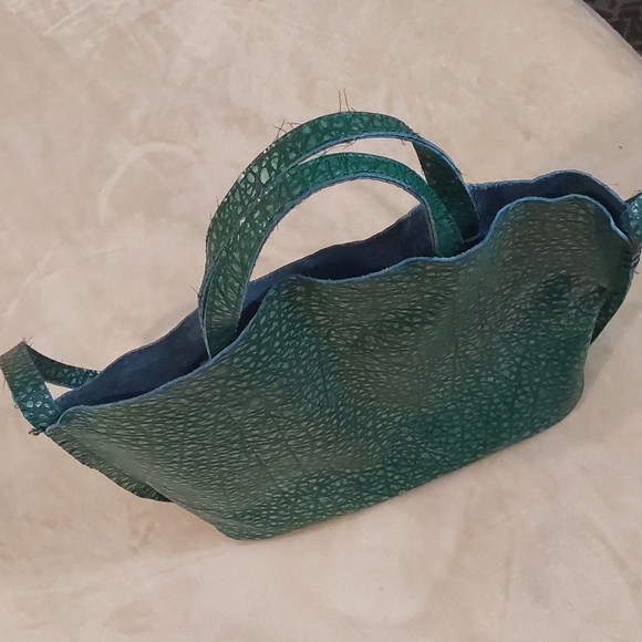 Green Textured Leather With Gold Hardware Crossbody, Sholder Hand Bag Tote - Picture 10 of 13